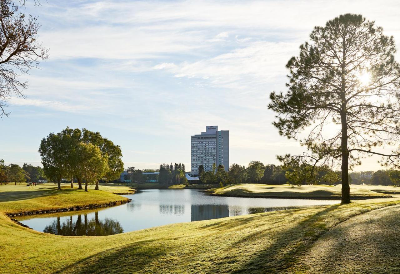 Racv Royal Pines Resort Gold Coast Benowa Exterior foto The 18th hole at the 2007 PGA Championship