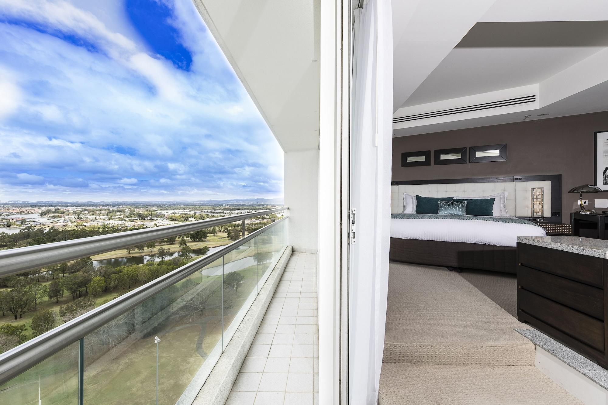 Racv Royal Pines Resort Gold Coast Benowa Exterior foto The apartment's bedroom and balcony