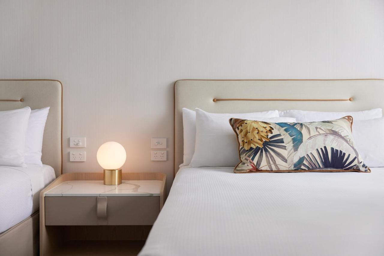 Racv Royal Pines Resort Gold Coast Benowa Exterior foto A bedroom at the hotel