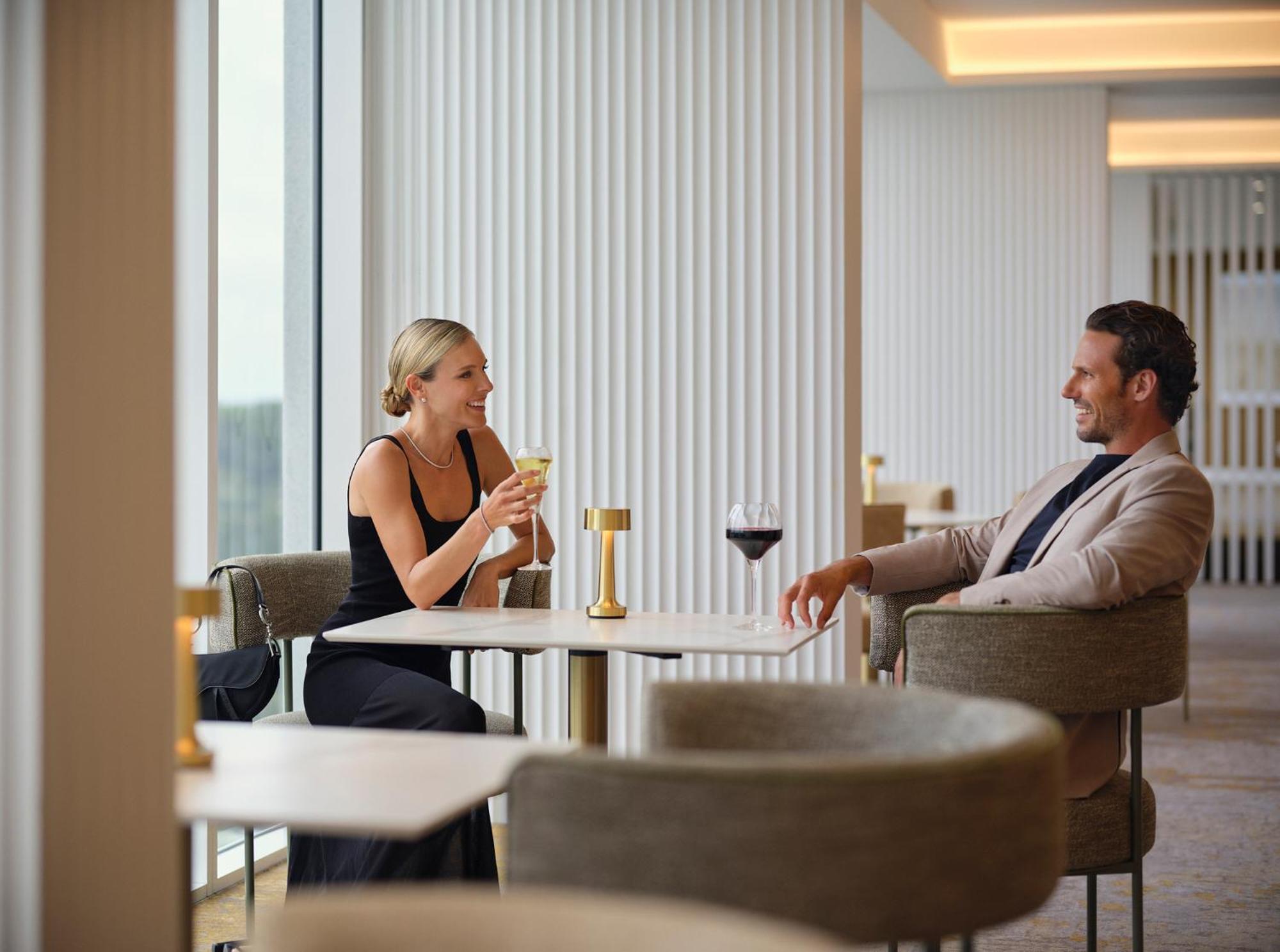Racv Royal Pines Resort Gold Coast Benowa Exterior foto The lounge at the airport